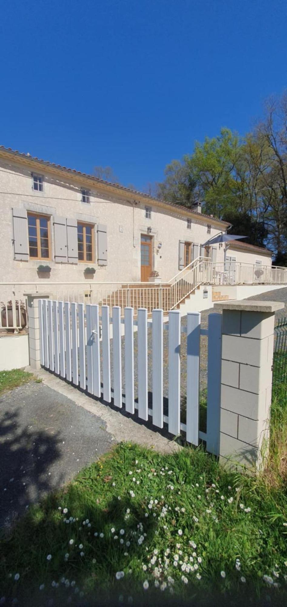 Maison 2 Chambres Au Calme Saint-Bonnet-sur-Gironde Exterior photo